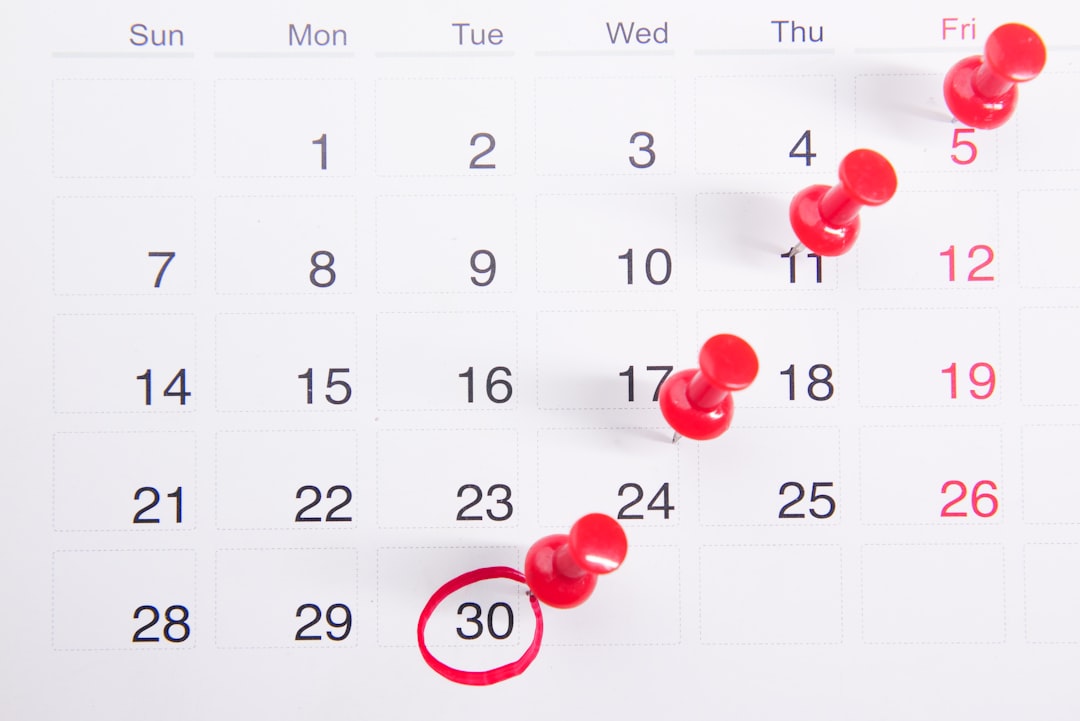 Cómo crear un calendario editorial con IA sin perder tu voz de marca